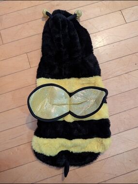 12lb Dog Bumblebee Costume Hoodie with Sparkle Wings - Black & Yellow